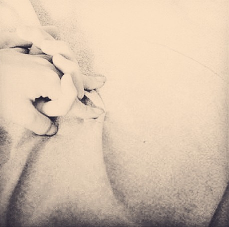 Hold On Selena and Justin hands