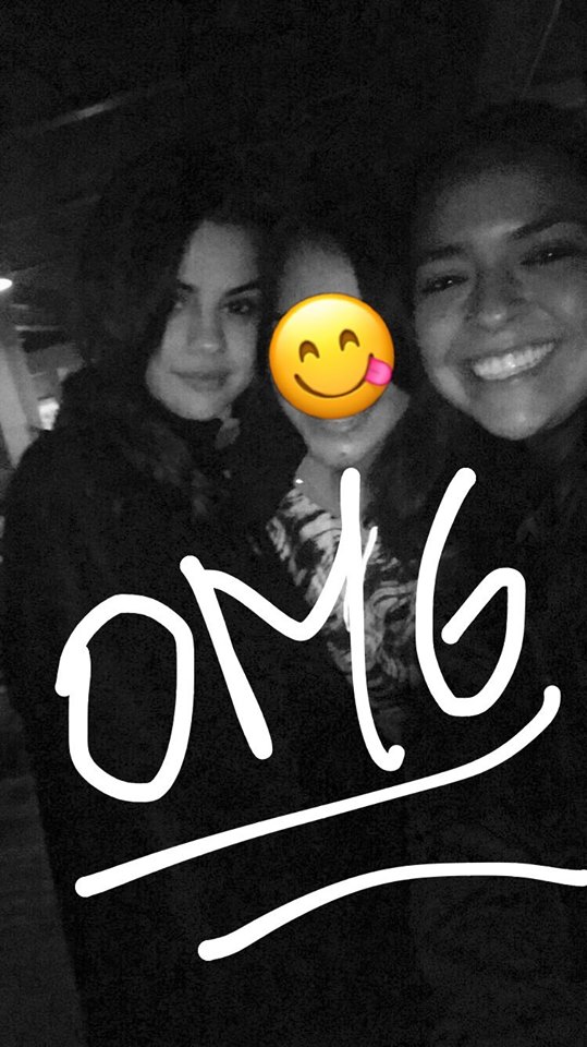 Селена с фанатами в городе Сан Рафаэль