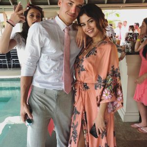 Новое фото Селены на Ямайке