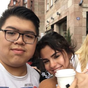 23 Апреля Селена с фанатами в Германии