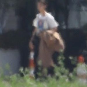 3 Мая Селена в аэропорту Вэн Найс, Калифорния