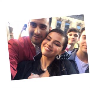 16 Мая Новые фото Селены с фанатами на открытии Puma DEFY City