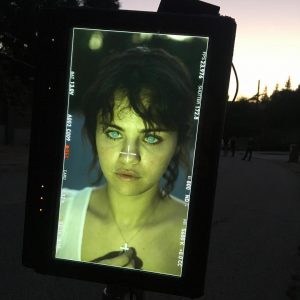 21 Июня больше фото Селены из за кулис со съемок Love Story