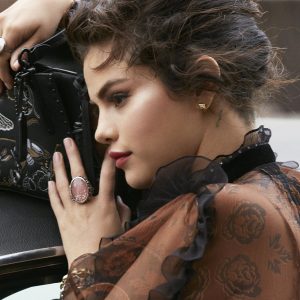 2 Июля фотосессия Селены для осенней коллекции Coach