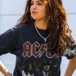 29 Июля Селена покидает торговый центр в Санта-Монике