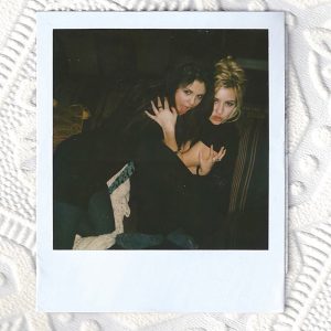 19 Июля @chelseakane на Инстаграме: @selenagomez за кулисами концерта Джонас Бразерс в 2008 году.