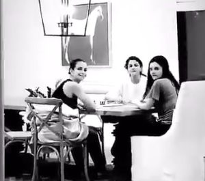 28 Июля Селена в истории Инстаграма Кортни Бэрри