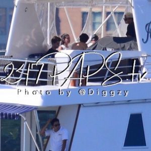 8 Июля Селену заметили в Нью-Йорке