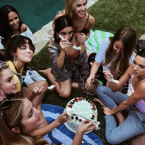 18  Августа @hana.huss на Инстаграме: Мы можем праздновать твой День рождения в любой день, каждый день @courtneyjbarry