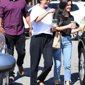 22 Сентября Селена на парковке в Лос-Анджелесе