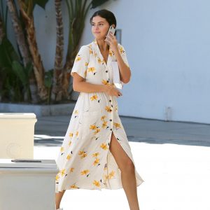 23 Сентября Селена прибывает на урок изучения библии в округе Orange County