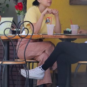 21 Сентября Селена на обеде в Беверли Хиллс