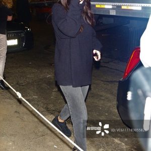 22 Декабря Селену заметили покидающей ресторан «Mastro’s Steakhouse» в Беверли-Хиллз, Калифорния