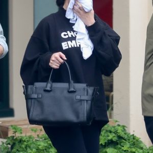 16 Января Селена покидает спортзал Hot Pilates в Лос-Анджелесе