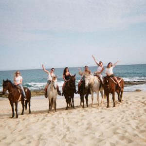 13 Февраля больше новых фото Селены из Мексики размещенные ее друзьями