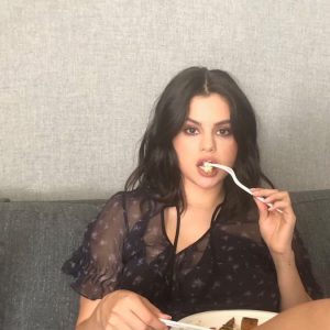 5 Марта Селена в истории Инстаграма