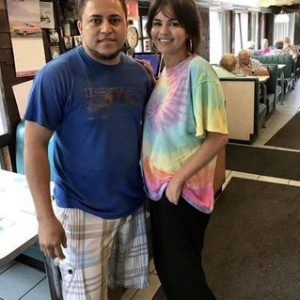 9 Марта новые фото Селены с фанатами в кафе «Ужин у Селены» прошлым летом