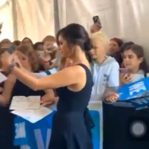 25 Апреля Селена в истории Инстаграма Hung Vanngo