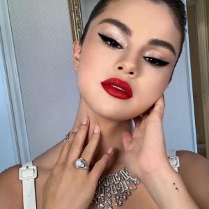 14 Мая @hungvanngo на Инстаграме: #SelenaGomez этим вечером в @louisvuitton и @bulgariofficial на премьере #TheDeadDontDie на Канском Кинофестивале
