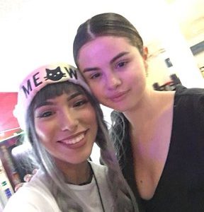 8 Мая Селена с фанаткой на катке в Калифорнии