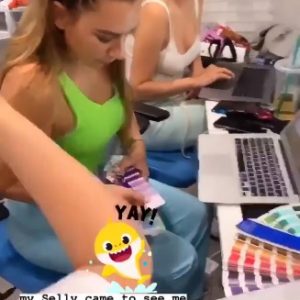 22 Мая Селена в истории Инстаграма Терезы Мингус