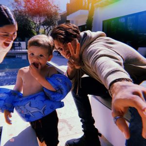 14 Мая @goldnthegreat на Инстаграме: Бэйби бэйби акула!