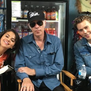 4 Июля @thedeaddontdie на Твиттере: Возвращение назад с @selenagomez, @JimJarmusch и @austinbutler на съемках #TheDeadDontDie