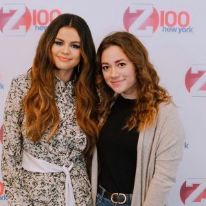 29 Октября новые фото и видео Селены на радио в Нью-Йорке