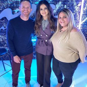 6 Ноября @SykeOnAir на Твиттере: Руки вверх — мое полное интервью с @SelenaGomez выйдет в четверг в 8 вечера