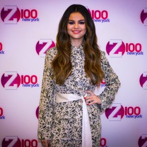 7 Ноября @Z100NewYork на Твиттере: @selenagomez вспоминает, как @juliamichaels была рядом ‘когда все вокруг сошло сума’!