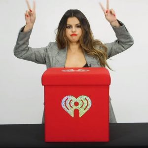 20 Ноября новое интервью Селены «The Box» для iHeartRadio