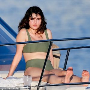 1 Января Селена встречает Новый год в Гонолулу, Гавайи