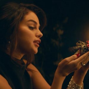 10 Апреля Селена на Инстаграме: Смотри официальный клип на песню Boyfriend! 👸🏻 🐸