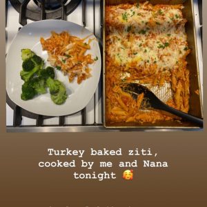 5 Мая Селена в истории Инстаграма