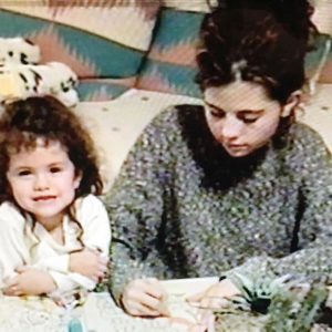 10 Мая Селена на Инстаграме: С Днем мам!