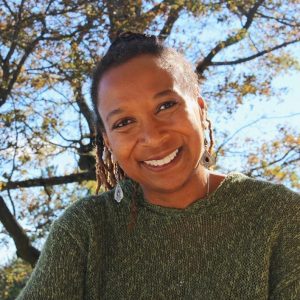 7 Июня Селена на Инстаграме: Пожалуйста встречайте Кимберле Креншо сегодня она за главную на моем Инстаграме!