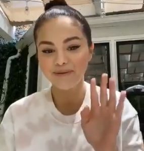 18 Июня Селена передает привет фанатам из Китая на Weibo