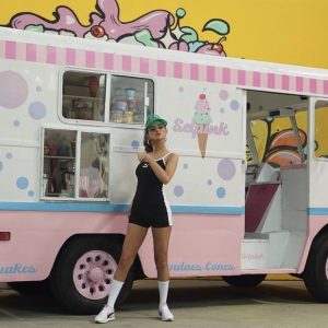 28 Августа новые фото Селены со съемок клипа Ice Cream