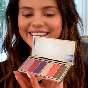 11 Декабря @RareBeauty на IGTV: @selenagomez и палетка с тенями «Magnetic Spirit Eyeshadow Palette» ✨