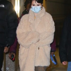 8 Декабря больше новых фото Селены со съемок Only Murders In The Building