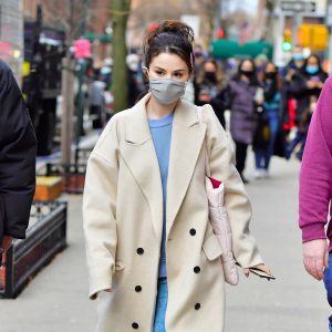 17 Января больше фото Селены на съемках Only Murders In The Building в Нью-Йорке