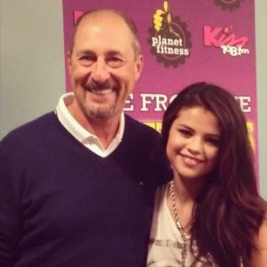 13 Января @Kiss108 на Твиттере: @selenagomez, чьи интервью с Мэтти стали очень популярны, желает ему дальнейшего успеха