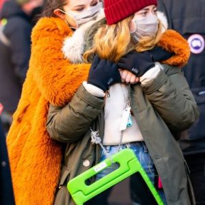 20 Февраля Селена прибывает на съемки сериала «Only Murders In The Building» в Нью-Йорке!