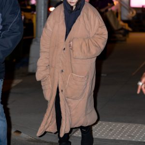 11 Марта новые фото Селены на съемках Only Murders In The Building в Нью-Йорке