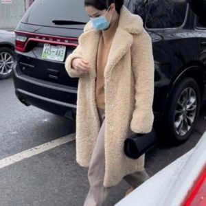 18 Апреля новое фото Селены сделанное пару недель назад в Нью-Йорке