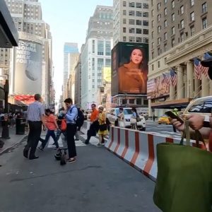 27 Июля реклама «Only Murders In The Building» замечена на улицах Нью-Йорка
