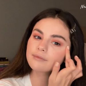 9 Июля новое промо видео с Селеной для Rare Beauty, размещенное в мобильном приложении Sephora