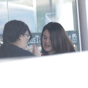 19 Сентября: новые фото Селены в ресторане «Cactus Taqueria» с подругой!