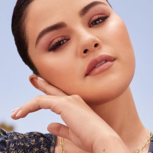 26 Декабря: Селена представила весеннюю коллекцию Rare Beauty!