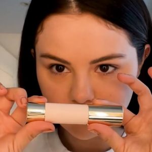 5 Января: @sephora на Инстаграме: Смотри, как основательница @rarebeauty — Селена Гомес показывает свои любимые трюки и секреты